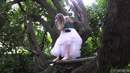 Fingering In Forest - Video Tendance HD | Jeux de Rue