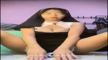Bokep Mahasiswi Pamer Body Celva Sambil Cosplay Dikamar - Video Porno Gratuite HD | Jeux de Rue