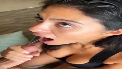 Hot Latina Appreciating Big Cock By Giving Good Head With Cumshot - Video Tendance HD | Jeux de Rue