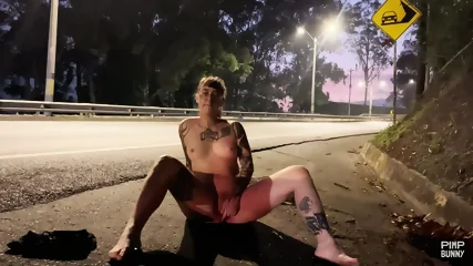 Public Masturbation On The Side Of A Busy Road - Video Porno Gratuite HD | Jeux de Rue
