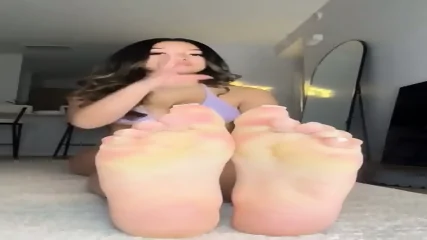 Latina Bikini Soles - Video Porno Gratuite HD | Jeux de Rue