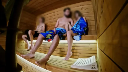 Risky Sauna Flash: Hard Cock  Three Strangers - Video Porno Gratuite HD | Jeux de Rue