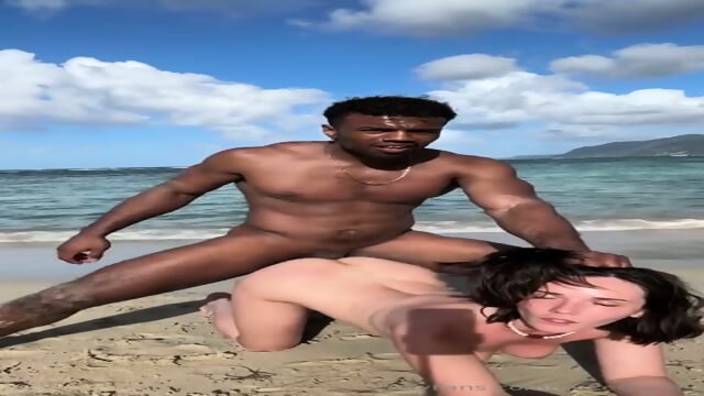 Interracial Beach Sex - Nouvelle Video HD | Jeux de Rue