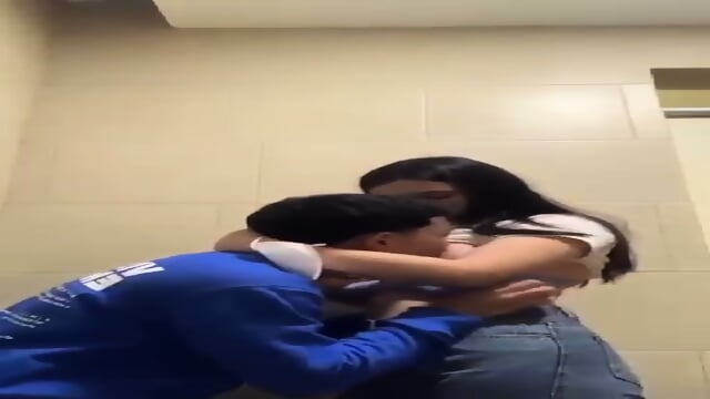 Break time ni GF sa work kinantot ko sa restroom Pinay scandal now viral - Video Porno Gratuite HD | Jeux de Rue