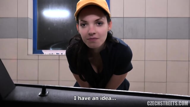 Anne In A Service Station - Video HD Gratuite | Jeux de Rue